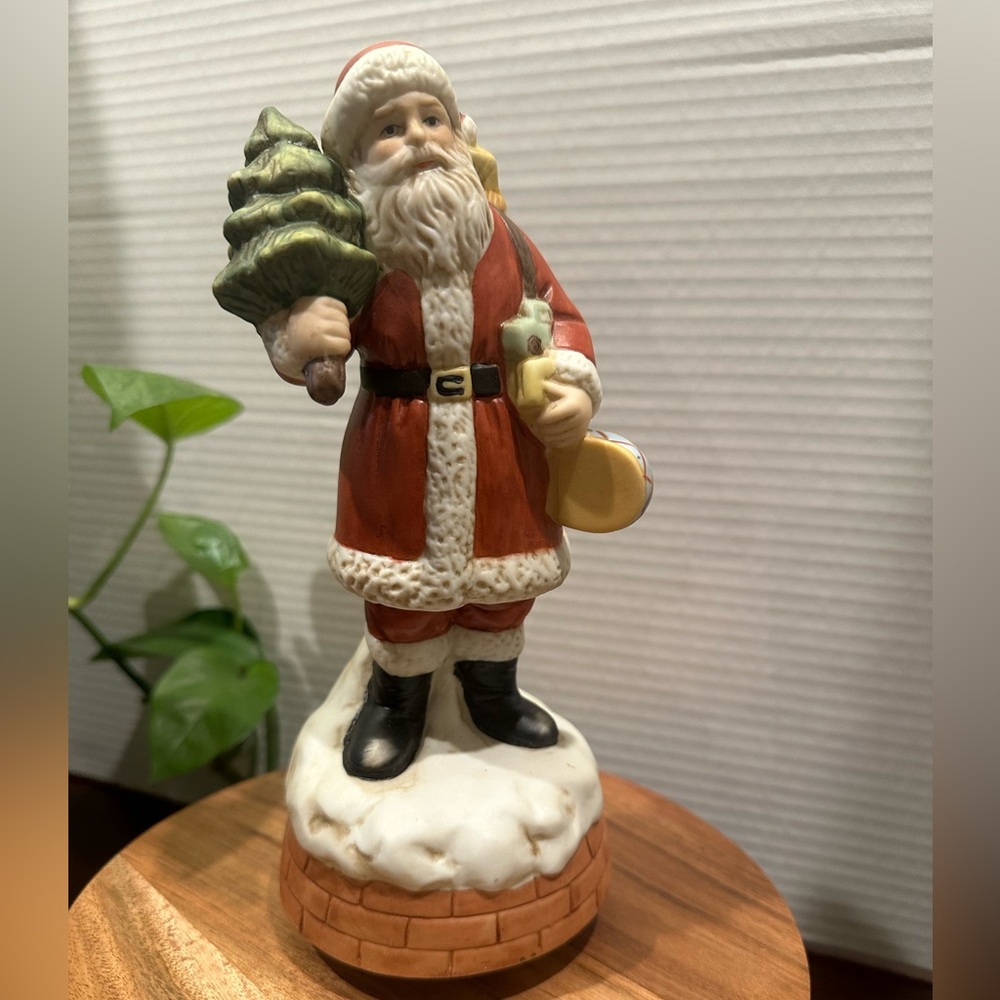 Vintage Revolving Music Box Santa Claus  Plays Wish You A Merry Christmas